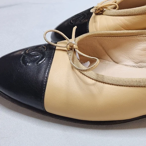 CHANEL Beige And Black Ballet Flats Cap Toe With CC. Gorgeous 37.5 EU - Picture 9 of 15